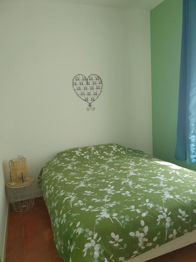 Mas De La Forge Noguier Bed & Breakfast Vergèze Екстериор снимка